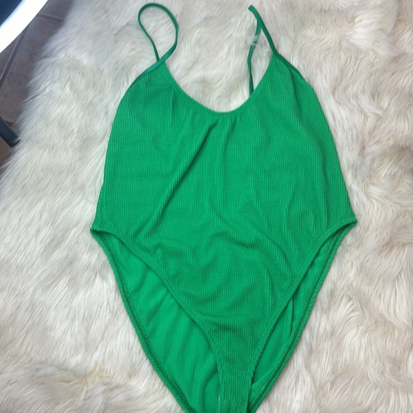 Good American Always Fits One-Piece Swimsuit. - Picture 2 of 6